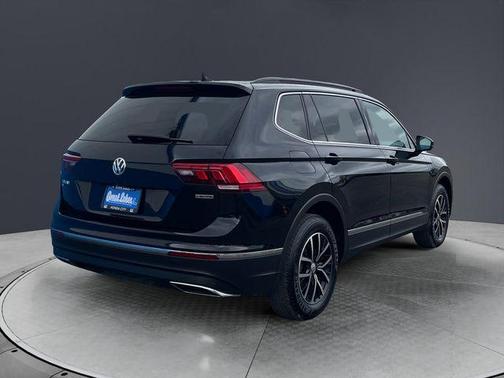 Deep Black Pearl Effect 2021 Volkswagen Tiguan 2.0T SE