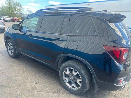 Crystal Black Pearl 2023 Honda Passport TrailSport