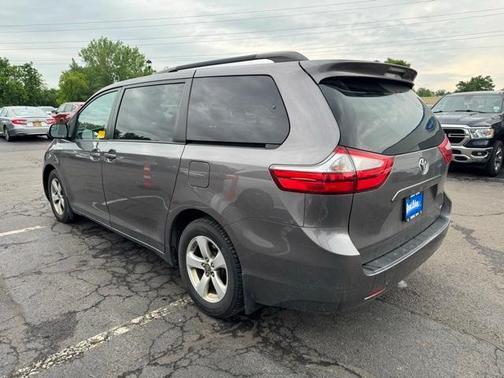 2017 Toyota Sienna LE