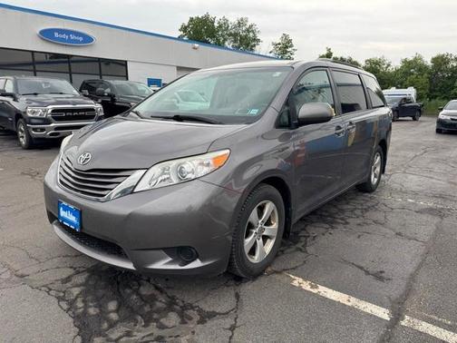 2017 Toyota Sienna LE
