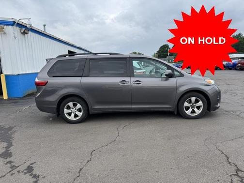 2017 Toyota Sienna LE