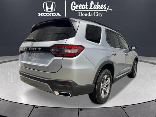 Solar Silver Metallic 2026 Honda Pilot EX-L