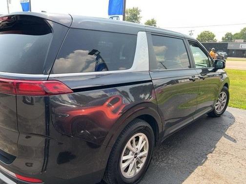 2023 Kia Carnival LX