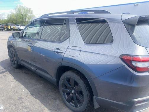 Modern Steel Metallic 2025 Honda Pilot Black Edition