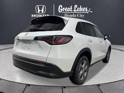 Platinum White Pearl 2027 Honda HR-V LX