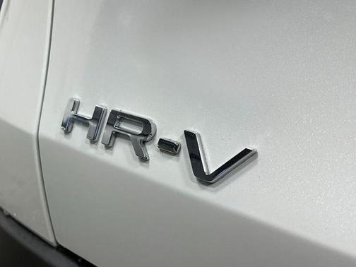 Platinum White Pearl 2027 Honda HR-V LX