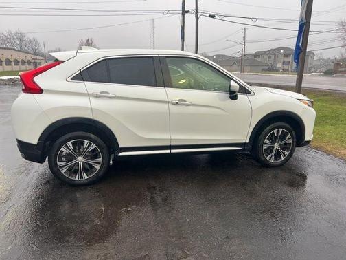 Diamond White Pearl 2018 Mitsubishi Eclipse Cross SE