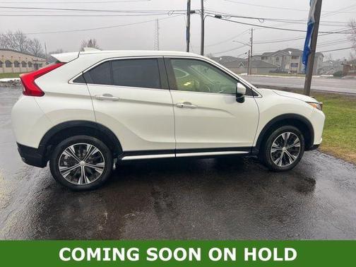 Diamond White Pearl 2018 Mitsubishi Eclipse Cross SE
