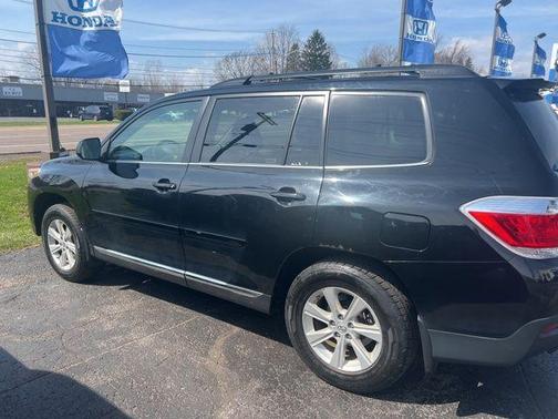 Black 2011 Toyota Highlander SE
