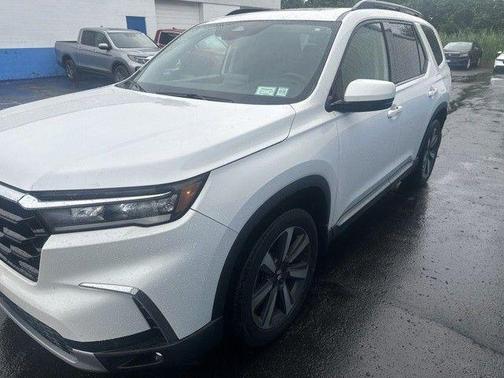 Platinum White Pearl 2023 Honda Pilot Touring