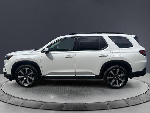 Platinum White Pearl 2023 Honda Pilot Touring