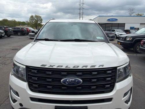 White Platinum Tri-Coat Metallic 2017 Ford Explorer sport
