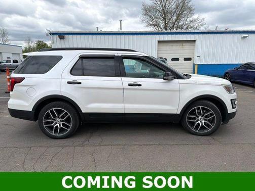 White Platinum Tri-Coat Metallic 2017 Ford Explorer sport