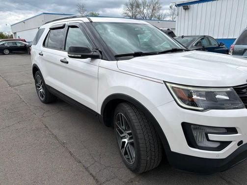 White Platinum Tri-Coat Metallic 2017 Ford Explorer sport