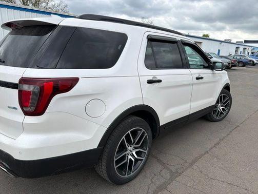 White Platinum Tri-Coat Metallic 2017 Ford Explorer sport