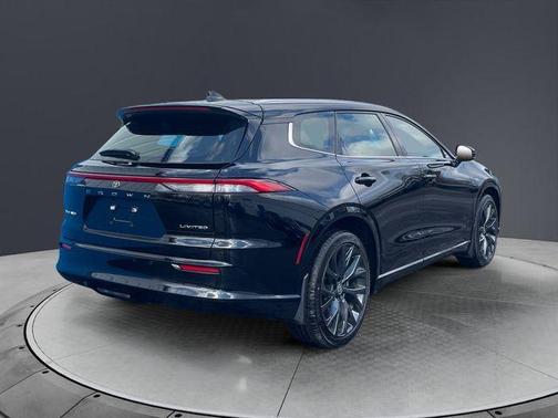 2025 Toyota Crown Signia LIMITED