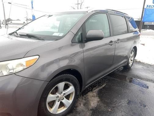 2011 Toyota Sienna LE