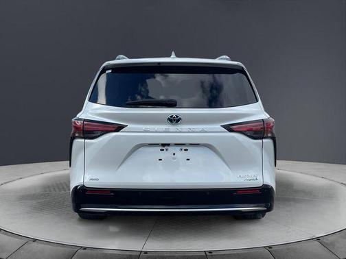 White 2022 Toyota Sienna Platinum 7 Passenger