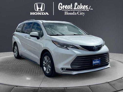 White 2022 Toyota Sienna Platinum 7 Passenger