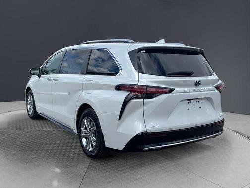 White 2022 Toyota Sienna Platinum 7 Passenger