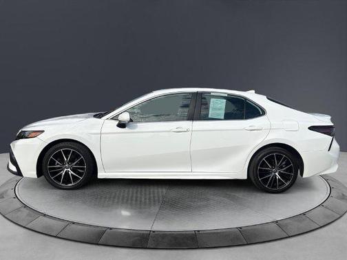 Wind Chill Pearl 2023 Toyota Camry SE