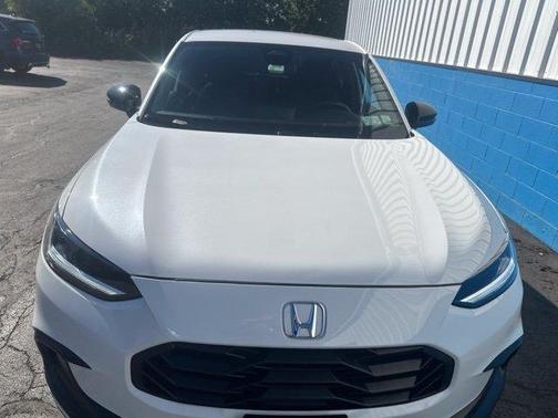 White 2025 Honda HR-V Sport
