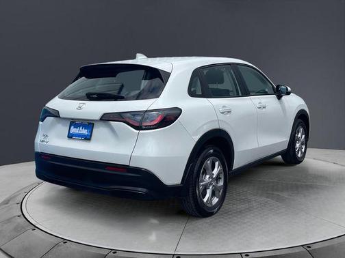 Platinum White Pearl 2024 Honda HR-V LX