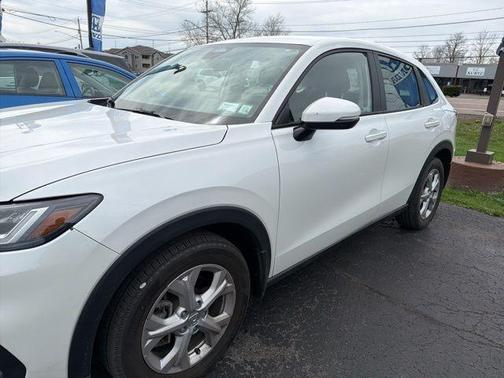 Platinum White Pearl 2024 Honda HR-V LX