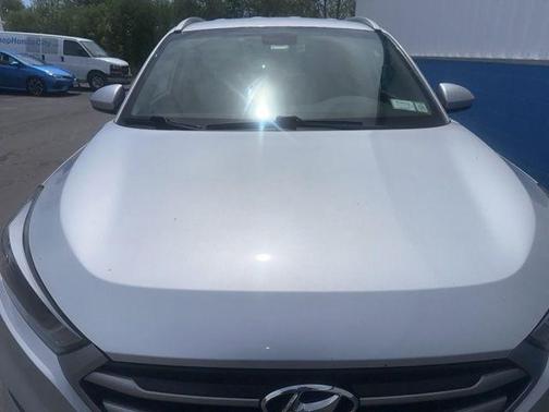 Molten Silver 2017 Hyundai TUCSON SE