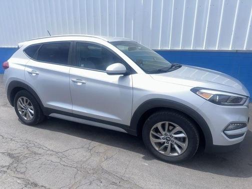 Molten Silver 2017 Hyundai TUCSON SE