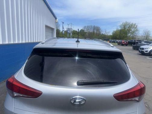 Molten Silver 2017 Hyundai TUCSON SE