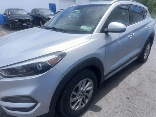 Molten Silver 2017 Hyundai TUCSON SE