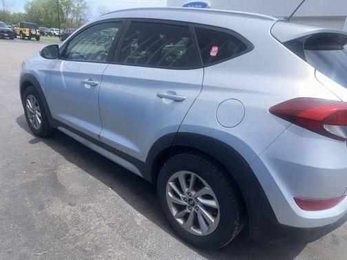 Molten Silver 2017 Hyundai TUCSON SE