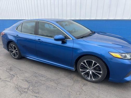 Blue Streak Metallic 2019 Toyota Camry SE