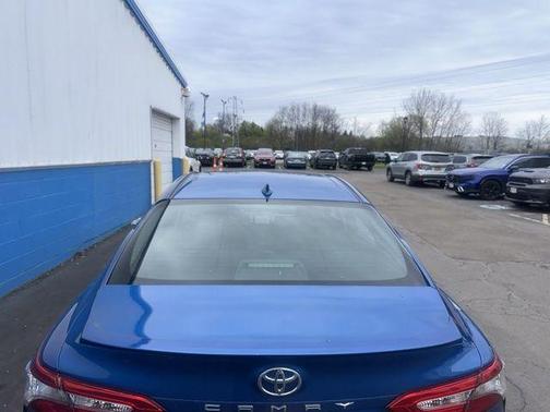 Blue Streak Metallic 2019 Toyota Camry SE