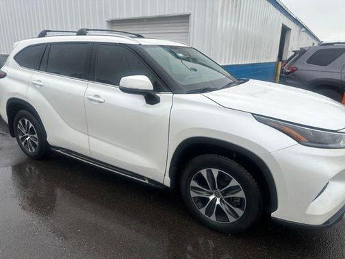 Blizzard Pearl 2021 Toyota Highlander XLE