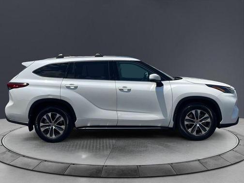Blizzard Pearl 2021 Toyota Highlander XLE