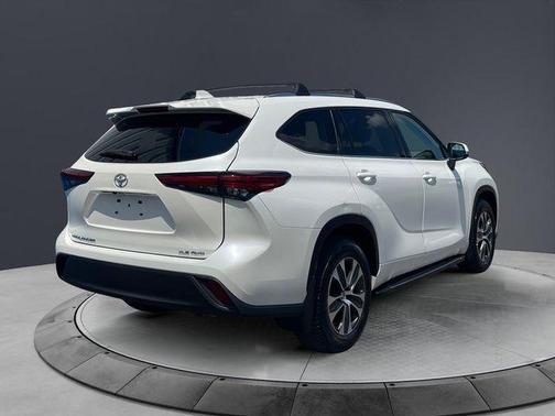 Blizzard Pearl 2021 Toyota Highlander XLE