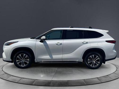 Blizzard Pearl 2021 Toyota Highlander XLE