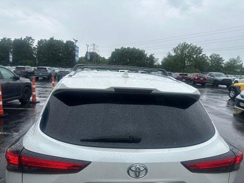 Blizzard Pearl 2021 Toyota Highlander XLE