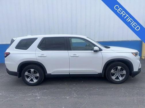 Platinum White Pearl 2023 Honda Pilot EX-L 8-Passenger