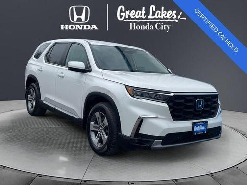 Platinum White Pearl 2023 Honda Pilot EX-L 8-Passenger