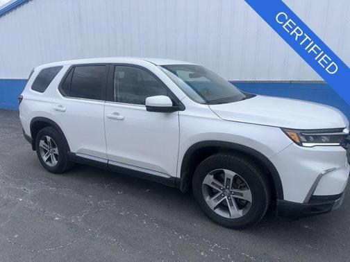 Platinum White Pearl 2023 Honda Pilot EX-L 8-Passenger