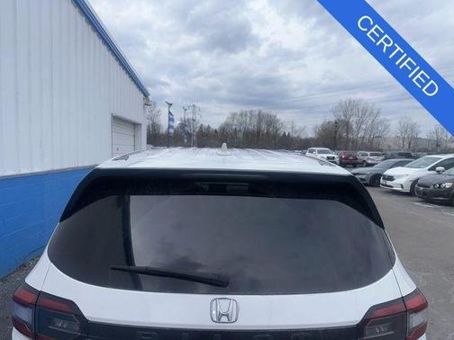 Platinum White Pearl 2023 Honda Pilot EX-L 8-Passenger