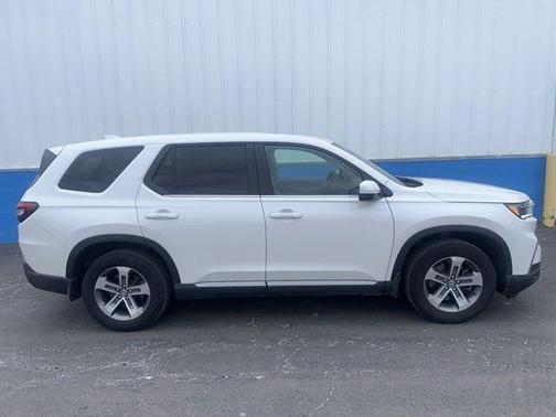 White 2023 Honda Pilot EX-L 8-Passenger