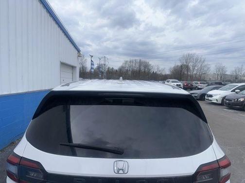 White 2023 Honda Pilot EX-L 8-Passenger