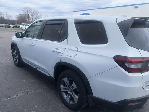 White 2023 Honda Pilot EX-L 8-Passenger