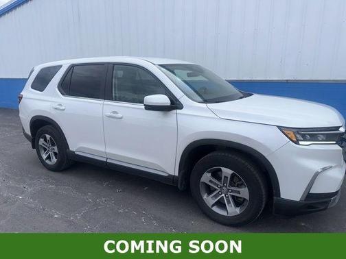 White 2023 Honda Pilot EX-L 8-Passenger