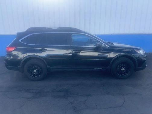 Crystal Black Silica 2018 Subaru Outback 2.5i Limited