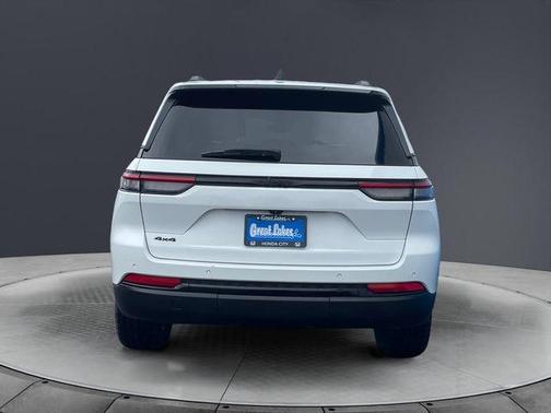 Bright White Clearcoat 2023 Jeep Grand Cherokee Altitude